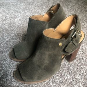 TOMMY HILFIGER Olive Green Suede Sandals!